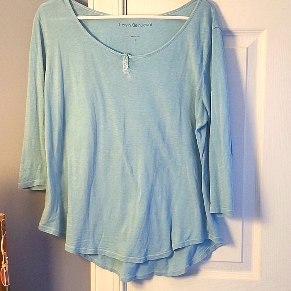 Scoop neck shirt
